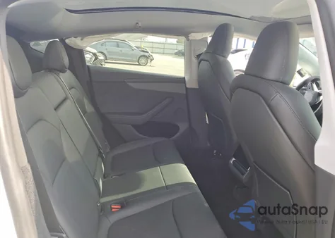 2026 Tesla Model Y z USA, uszkodzony, nr VIN 7SAYGDEE8TA390345